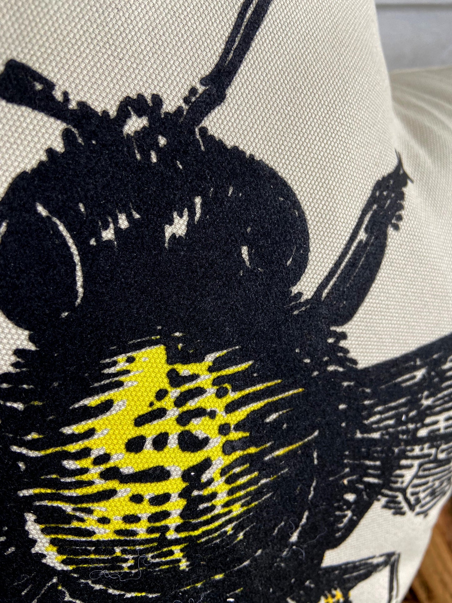 INSECT PILLOW: BEE