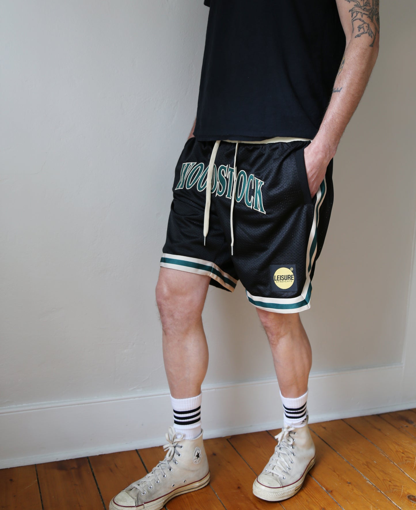 SPORT SHORTS: BLACK / FOREST / CREME