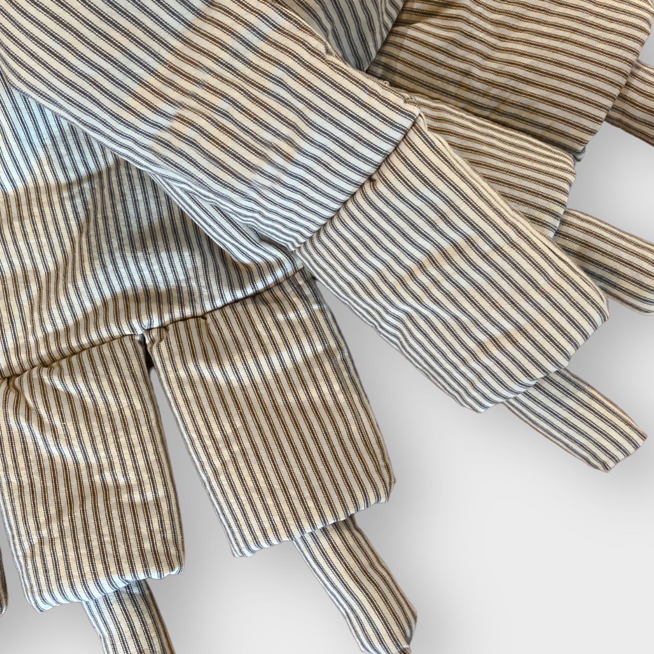 FOX TAIL THROW / GREY TICKING