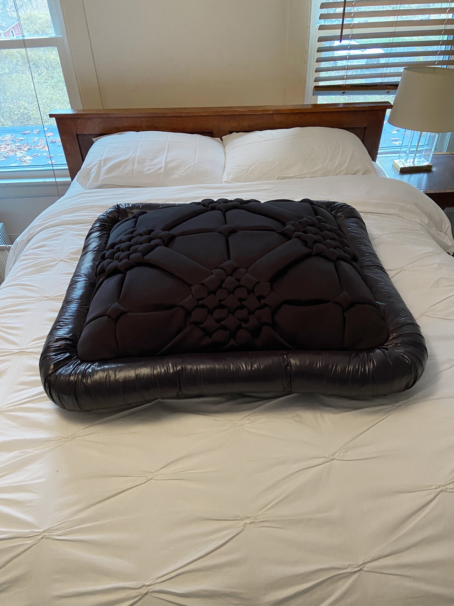OVERSIZED PILLOW / BLACK