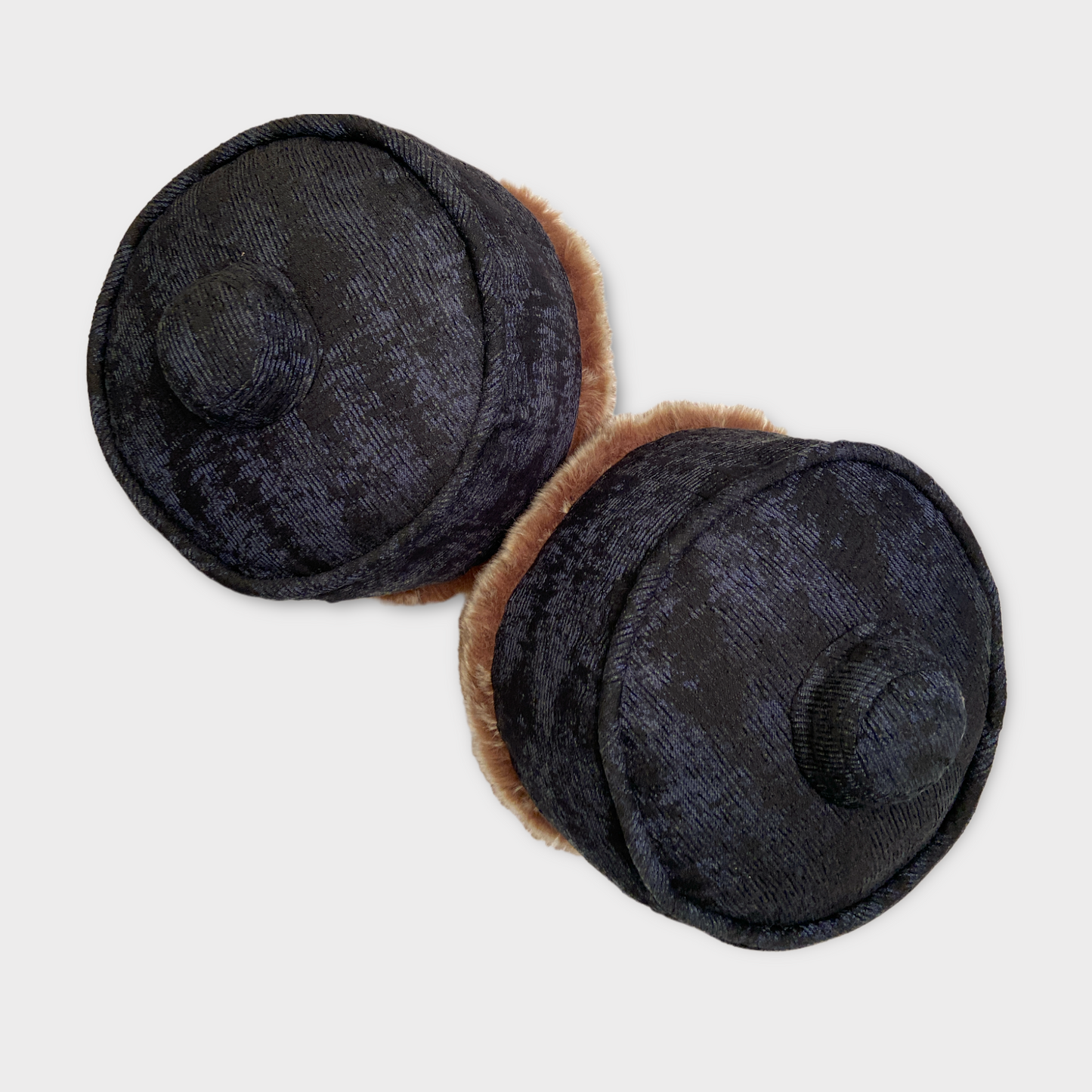 THROW PILLOW / NAVY & FAUX FUR