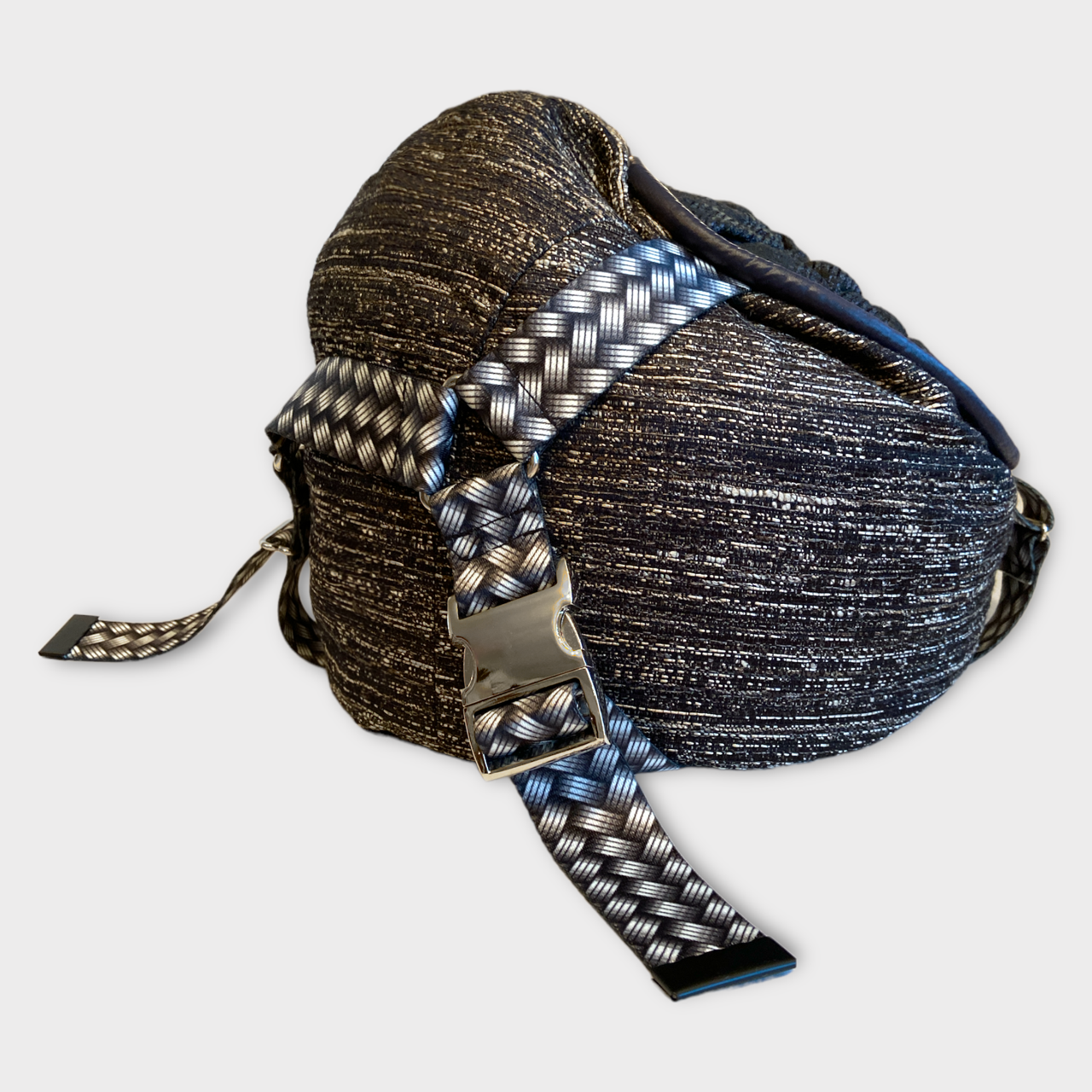 BEAN BAG HEAD REST / BLACK & BLUE