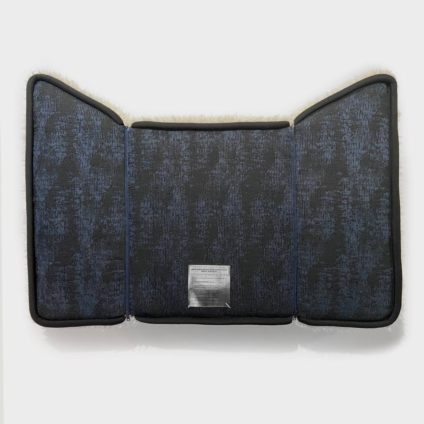 THE CASTLE PILLOW / DETACHABLE WINGS