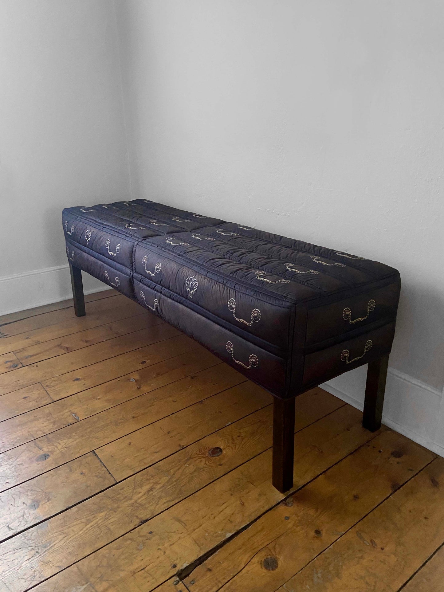 CHAMBER BENCH