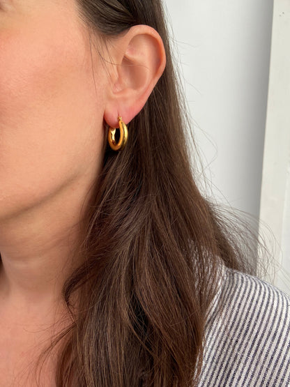 EARRINGS: PERFECT GOLD HOOPS