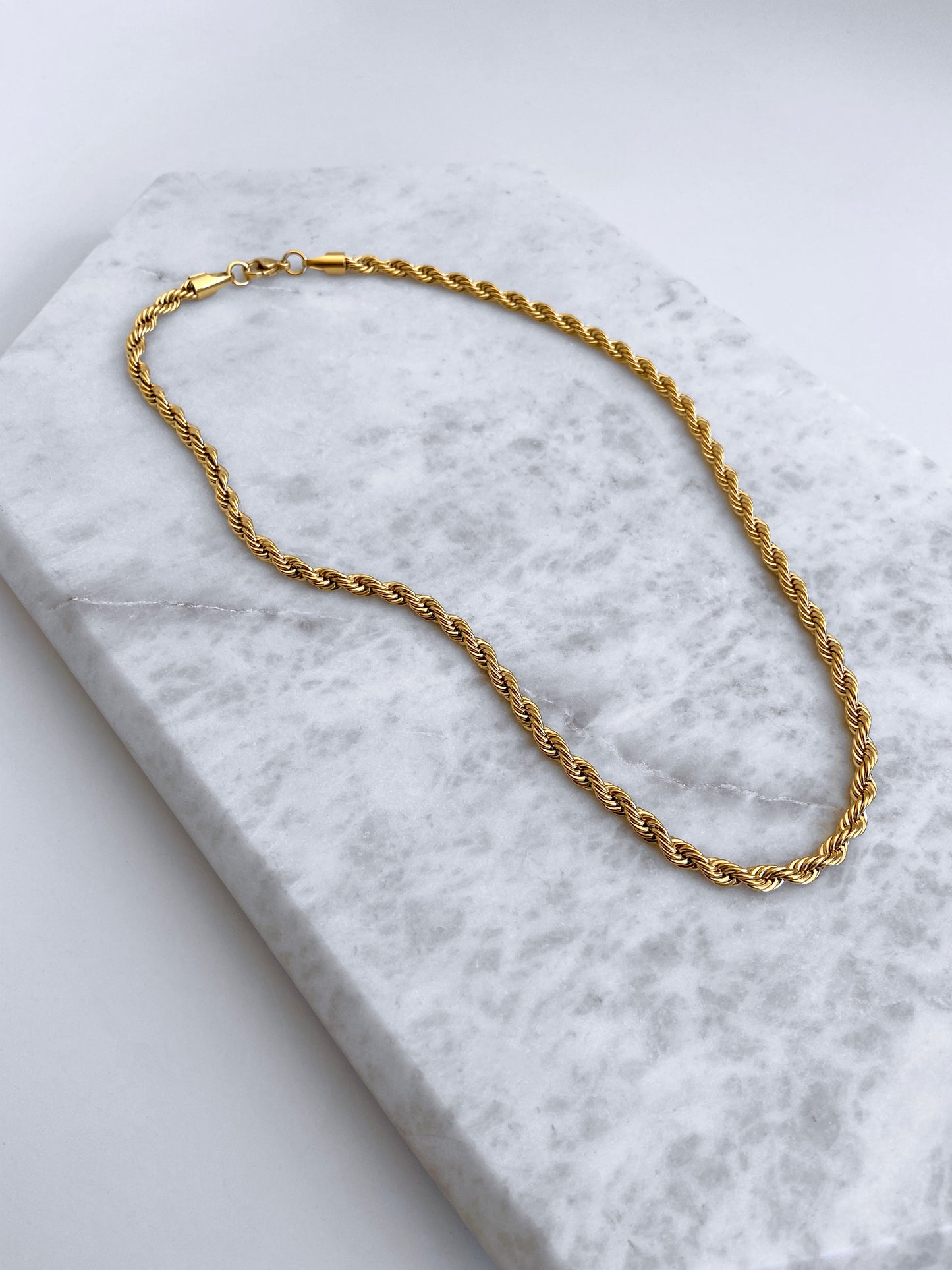 NECKLACE: ROPE / GOLD