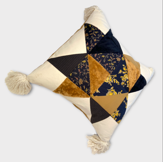 PATCHWORK CANVAS PILLOW / TRIANGLE