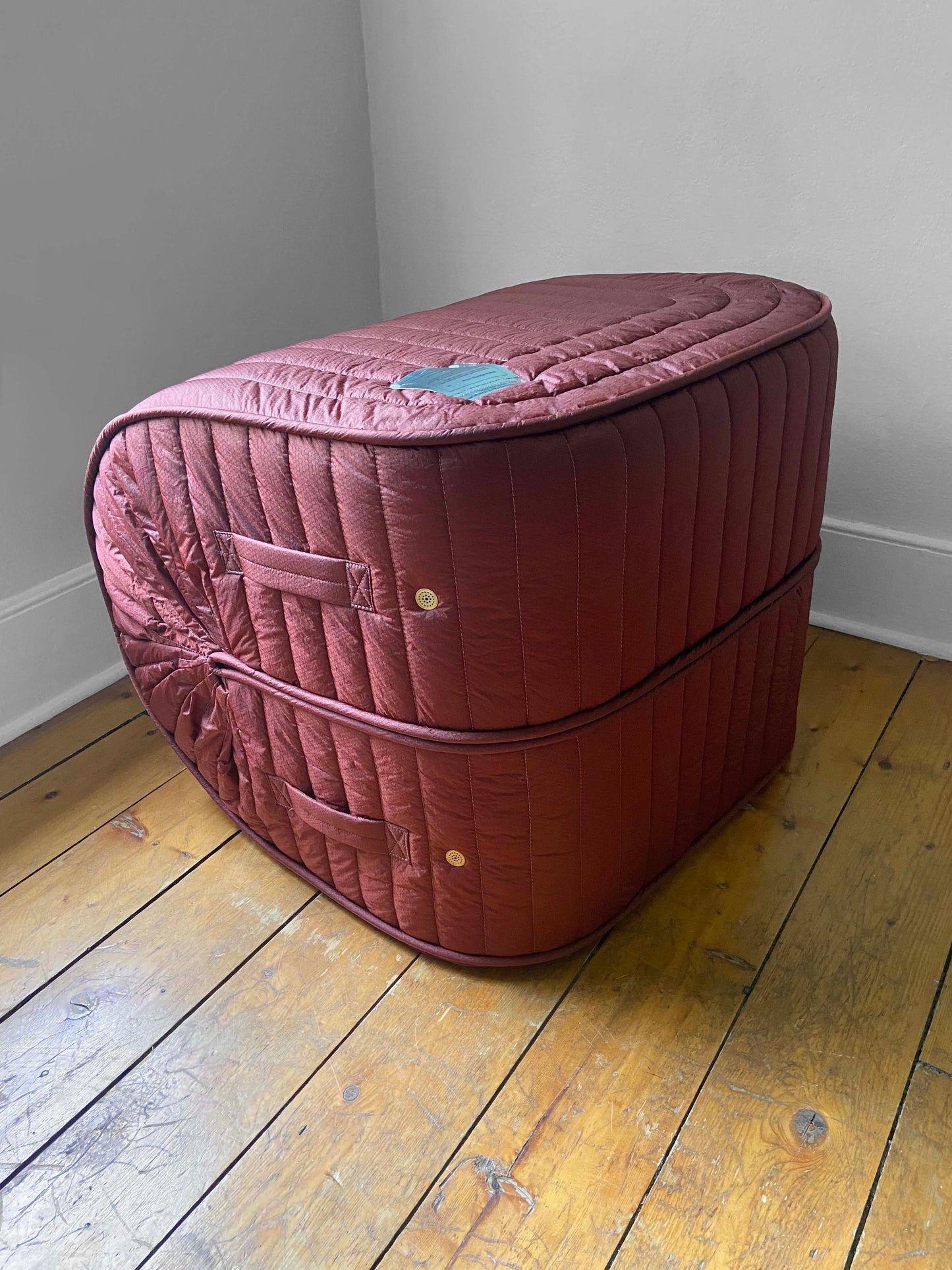 MATTRESS CUBE: RUST