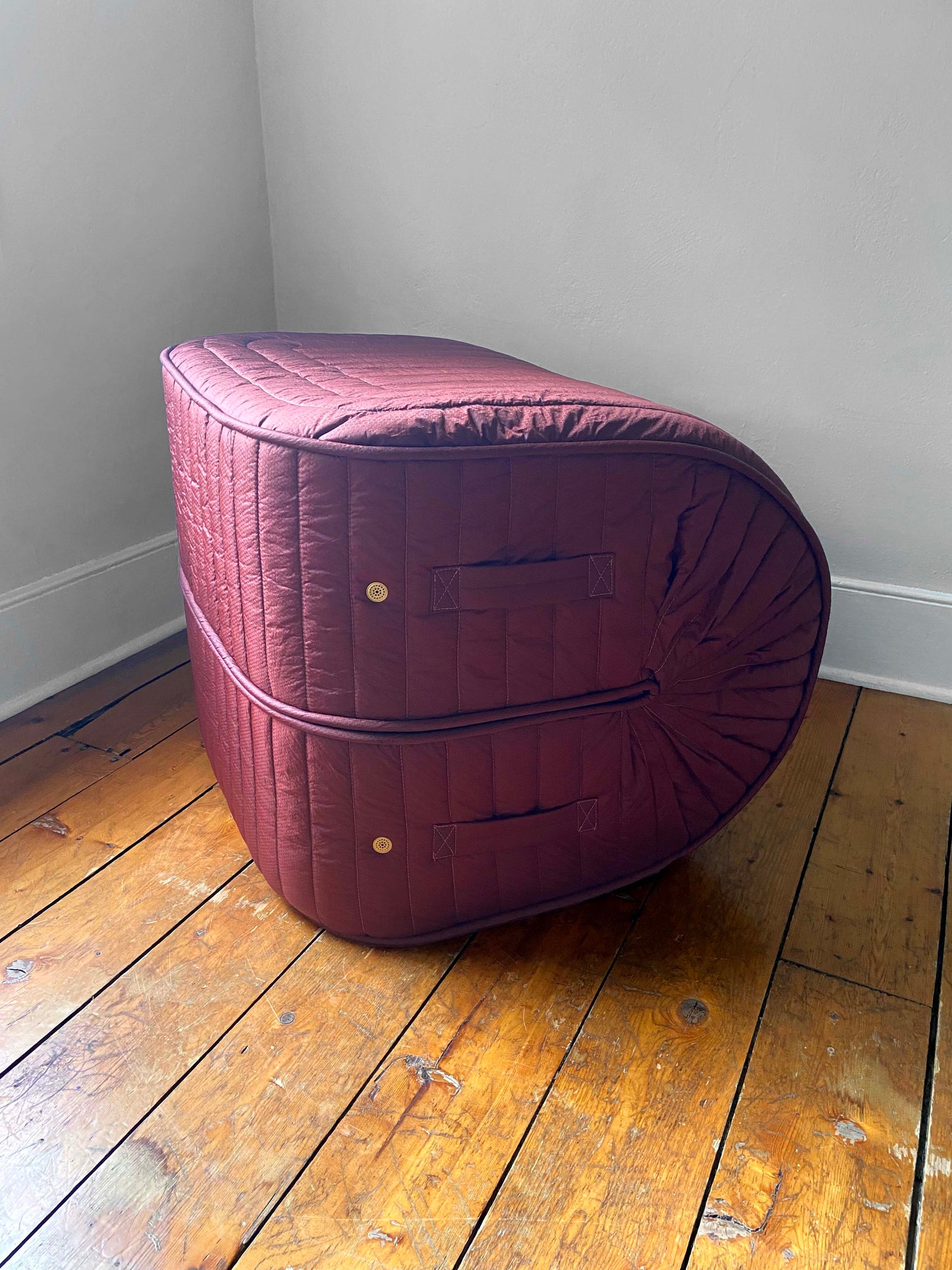 MATTRESS CUBE: RUST